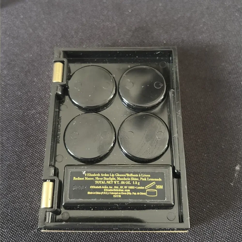 Elizabeth Arden Lipstick - 4 shades/brush